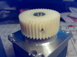 выточил втулку. в прессовал ее туда. просверлил с боку отверстие . нарезал резьбу  М4 и вкрутил винт. (7090 просмотров) <a class='original' href='./download/file.php?id=4041&mode=view' target=_blank>Загрузить оригинал (361.27 КБ)</a>