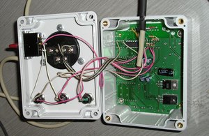 Внутренности пульта.jpg (7893 просмотра) <a class='original' href='./download/file.php?id=41715&mode=view' target=_blank>Загрузить оригинал (265.66 КБ)</a>