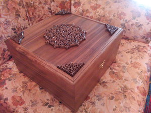 Футляр, орех. Ручная резьба, выпиловка. Ручным фрезером кант на футляре. (2456 просмотров) <a class='original' href='./download/file.php?id=43133&mode=view' target=_blank>Загрузить оригинал (6.66 МБ)</a>