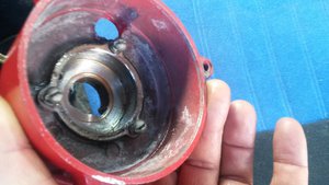 крышка внутри - место под сальник (4051 просмотр) <a class='original' href='./download/file.php?id=48533&mode=view' target=_blank>Загрузить оригинал (1.98 МБ)</a>