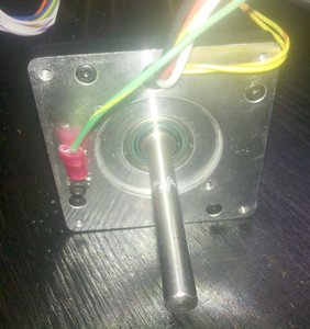 вид на длинный вал диаметром 6.35 мм - тут раньше стоял энкодер (6047 просмотров) <a class='original' href='./download/file.php?id=4952&mode=view' target=_blank>Загрузить оригинал (133.09 КБ)</a>