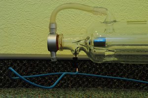 контакты на лезерной трубке co2 лазера.JPG (2909 просмотров) <a class='original' href='./download/file.php?id=4963&mode=view' target=_blank>Загрузить оригинал (345.63 КБ)</a>