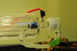 контакты на лезерной co2 трубке.JPG (2909 просмотров) <a class='original' href='./download/file.php?id=4964&mode=view' target=_blank>Загрузить оригинал (238.45 КБ)</a>