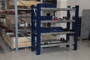 На стеллаже кое-что, спецы знают что. (7095 просмотров) <a class='original' href='./download/file.php?id=50889&mode=view' target=_blank>Загрузить оригинал (5.96 МБ)</a>