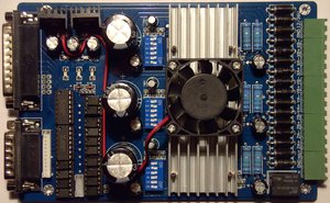 HY-TB3DV-M крупный план сверху<br />можно рассмотреть надписи на плате и ждамперки (11659 просмотров) <a class='original' href='./download/file.php?id=5342&mode=view' target=_blank>Загрузить оригинал (314.88 КБ)</a>