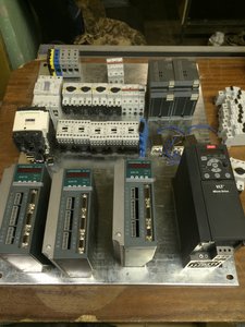 Промежуточный вариант электрики, сейчас всё перерешали... Будем делать специально под неё самодельный ящик. (1993 просмотра) <a class='original' href='./download/file.php?id=53519&mode=view' target=_blank>Загрузить оригинал (1.78 МБ)</a>