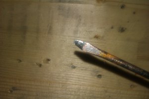 Плохо видно, но там на кончике риска. Цепляет край кольца как крючок. Все острые грани снял. (5496 просмотров) <a class='original' href='./download/file.php?id=54025&mode=view' target=_blank>Загрузить оригинал (617.79 КБ)</a>