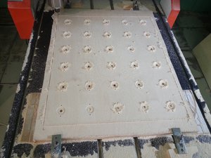 Обратная сторона верстака, пазы под шайбы (8303 просмотра) <a class='original' href='./download/file.php?id=54835&mode=view' target=_blank>Загрузить оригинал (189.27 КБ)</a>