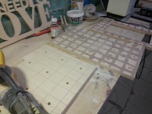 Гравировка и шпатлевка. Шпатлевку красил сам - не нашел в магазинах ничего кроме сосны (7887 просмотров) <a class='original' href='./download/file.php?id=55420&mode=view' target=_blank>Загрузить оригинал (99.06 КБ)</a>