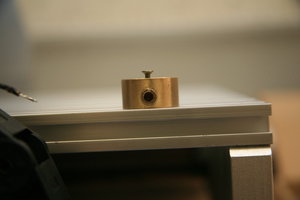 Отверстие под кабель земли<br />(вырез сделан конусом: увы,<br />на фото не видно) (6641 просмотр) <a class='original' href='./download/file.php?id=5583&mode=view' target=_blank>Загрузить оригинал (59.89 КБ)</a>