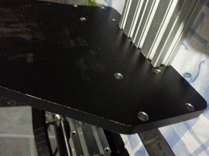 Отверстия рассверлены, заусенцы не сняты. Видимо происходило уже в процессе монтажа. (3403 просмотра) <a class='original' href='./download/file.php?id=56804&mode=view' target=_blank>Загрузить оригинал (1.98 МБ)</a>