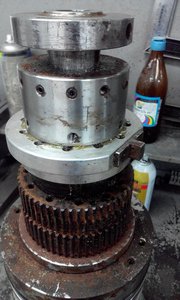 Узел разжима инструмента и ,видимо, узел фиксации шпинделя во время смены инструмента. (6143 просмотра) <a class='original' href='./download/file.php?id=56850&mode=view' target=_blank>Загрузить оригинал (373.2 КБ)</a>