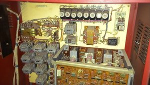 внутренности шкафа управления (5650 просмотров) <a class='original' href='./download/file.php?id=59632&mode=view' target=_blank>Загрузить оригинал (370.2 КБ)</a>