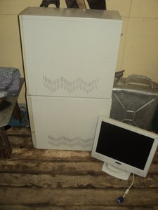 вот монитор, линукс прекрасно помещается, проверено. (2265 просмотров) <a class='original' href='./download/file.php?id=61981&mode=view' target=_blank>Загрузить оригинал (3.62 МБ)</a>