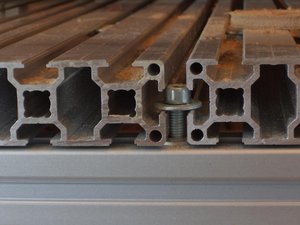 К нижележащему профилю прижал болтом и широкой шайбой (4562 просмотра) <a class='original' href='./download/file.php?id=63604&mode=view' target=_blank>Загрузить оригинал (90.48 КБ)</a>