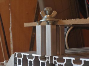 Использовать такой прижим можно не только для вывешивания заготовки, но и для фиксации деталей, если его перевернуть (4560 просмотров) <a class='original' href='./download/file.php?id=63605&mode=view' target=_blank>Загрузить оригинал (76.72 КБ)</a>