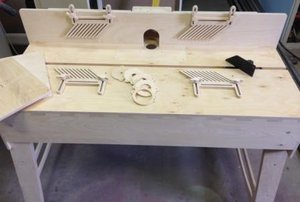 Столик под фрезер (14804 просмотра) <a class='original' href='./download/file.php?id=65858&mode=view' target=_blank>Загрузить оригинал (24.86 КБ)</a>