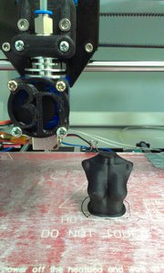 Вот как печатает щас.<br />Скорость 110<br />Сопло вроде 0.3)))<br />Слой 0.1<br />Температура 240/90 (3113 просмотров) <a class='original' href='./download/file.php?id=70138&mode=view' target=_blank>Загрузить оригинал (1 МБ)</a>