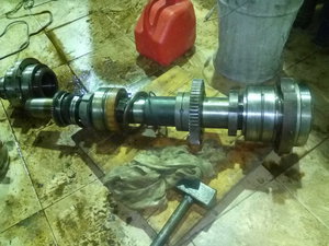 Шпиндель в сборе со старыми подшипниками и всяким кользами - чтоб не запутаться при обратной сборке (4304 просмотра) <a class='original' href='./download/file.php?id=72507&mode=view' target=_blank>Загрузить оригинал (1.36 МБ)</a>