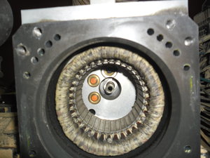 внутренняя часть в центре пневмоцилиндр с полым валом <br />он давит на шомпол и разжимает оправку <br />по центральному отверстию подается воздух для продува конуса (3203 просмотра) <a class='original' href='./download/file.php?id=73959&mode=view' target=_blank>Загрузить оригинал (2.72 МБ)</a>