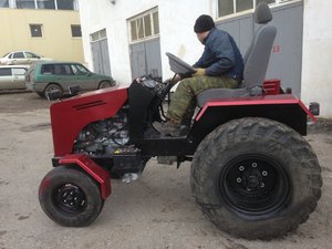 Уменьшен общ вид трактора.JPG (9739 просмотров) <a class='original' href='./download/file.php?id=74741&mode=view' target=_blank>Загрузить оригинал (264.62 КБ)</a>