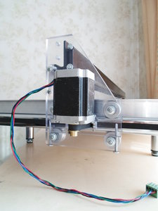 Прикрутил к ней палку от плоттера (9090 просмотров) <a class='original' href='./download/file.php?id=75378&mode=view' target=_blank>Загрузить оригинал (6.14 МБ)</a>