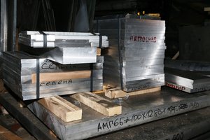 Отрзезка алюминиевых (дюралюминиевых) заготовок для обработки на станках с ЧПУ. Мы, как правило, не продаём заготовки «в штуках» — это обычный «фокус» для продажи нужного заказчику куска по завышенной стоимости (обсчёт идёт вместе с остатком, а отгрузка того, чего заказали) и усложнения анализа цен. 500-700руб/kg за заготовки Д16 или АМГ6—это не фантастика, это мы недоработали и нас опередили конкуренты. (17441 просмотр) <a class='original' href='./download/file.php?id=75574&mode=view' target=_blank>Загрузить оригинал (6.44 МБ)</a>