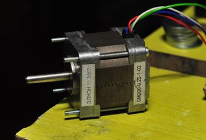 шаговый двигатель.JPG (14158 просмотров) <a class='original' href='./download/file.php?id=764&mode=view' target=_blank>Загрузить оригинал (312.58 КБ)</a>