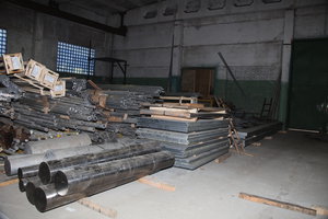 На первом плане пруток с м/о ВТ6 Ø250 с АТП, далее плиты ВТ1-0 с АТП, на них листы ВТ1-0 с АТП (сейчас лучше пакуют), сзади видны панели 1163Т с АТП, шли на русский АВАКС. Всё пр-ва ВСМПО-АВИСМА. (25098 просмотров) <a class='original' href='./download/file.php?id=77926&mode=view' target=_blank>Загрузить оригинал (6.4 МБ)</a>