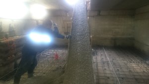 пошел первый миксер бетона. мы были первые в тот день, марку нам поставили какую-то очень высокую, больше М350... (3858 просмотров) <a class='original' href='./download/file.php?id=77982&mode=view' target=_blank>Загрузить оригинал (2.92 МБ)</a>