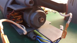 Закручиваем в хвостик втулочку, к которой будем крепить крыльчатку (4606 просмотров) <a class='original' href='./download/file.php?id=78512&mode=view' target=_blank>Загрузить оригинал (360.97 КБ)</a>