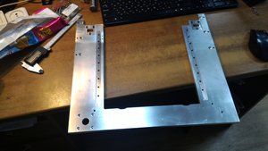 Вертикальная часть станины принтера, с нарезанными резьбами и облизанная шкуркой(обдирал отруки, шкурка на губке) (13139 просмотров) <a class='original' href='./download/file.php?id=78977&mode=view' target=_blank>Загрузить оригинал (1.56 МБ)</a>