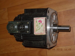 Мотор 450ватт.jpg (3454 просмотра) <a class='original' href='./download/file.php?id=7901&mode=view' target=_blank>Загрузить оригинал (242.79 КБ)</a>