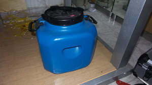 Вот эта ёмкость для охлаждающей шпиндель жидкости. (2173 просмотра) <a class='original' href='./download/file.php?id=79124&mode=view' target=_blank>Загрузить оригинал (3.77 МБ)</a>