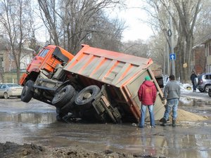 ЯМА В САМАРЕ.jpg (8600 просмотров) <a class='original' href='./download/file.php?id=80512&mode=view' target=_blank>Загрузить оригинал (87.24 КБ)</a>