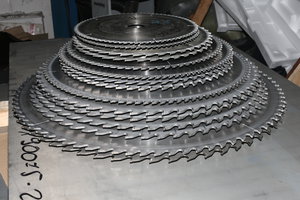 Резчики под каждую марку сами решают, с каким зубом, Ø и шагом ставить фрезу. (4898 просмотров) <a class='original' href='./download/file.php?id=80575&mode=view' target=_blank>Загрузить оригинал (8.39 МБ)</a>