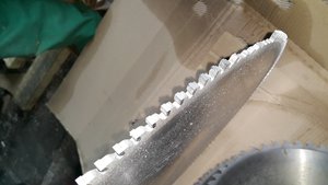 Осыпались на резке алюминиевой плиты. Фреза восстановлению не подлежит. (4881 просмотр) <a class='original' href='./download/file.php?id=80586&mode=view' target=_blank>Загрузить оригинал (3.22 МБ)</a>