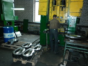 первая операция- вытягивание 97 корпуса (2905 просмотров) <a class='original' href='./download/file.php?id=8144&mode=view' target=_blank>Загрузить оригинал (3.27 МБ)</a>