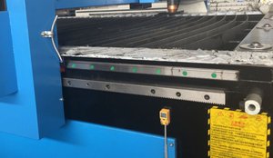 индуктивный датчик и видно трубку на каретку, рельсы вроде Хивин, плохо видно (2653 просмотра) <a class='original' href='./download/file.php?id=82011&mode=view' target=_blank>Загрузить оригинал (217 КБ)</a>