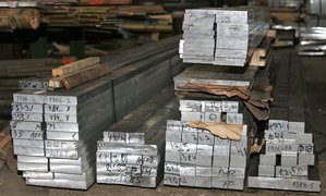 Типичная нарезка &quot;полосочек&quot; для дальнейшей нарезки на заготовки силами заказчика. Если приглядеться, то видны отрезанные боковые кромки. (10365 просмотров) <a class='original' href='./download/file.php?id=83003&mode=view' target=_blank>Загрузить оригинал (2.04 МБ)</a>