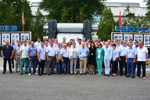 Групповое фото участников конференции. (6281 просмотр) <a class='original' href='./download/file.php?id=84425&mode=view' target=_blank>Загрузить оригинал (1.58 МБ)</a>