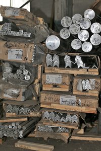 Уголки-профили АМГ6 и квадратные прутки Д16Т и Д16ТПП от 12х12мм до 120х120мм (24579 просмотров) <a class='original' href='./download/file.php?id=85047&mode=view' target=_blank>Загрузить оригинал (3.01 МБ)</a>