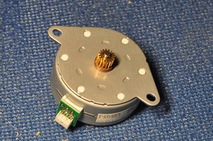 шаговый двигатель от принтера для чпу станка.JPG (6695 просмотров) <a class='original' href='./download/file.php?id=866&mode=view' target=_blank>Загрузить оригинал (711.57 КБ)</a>