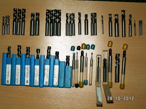 Набор фрез. Сверху быстрорез, снизу американские фрезы. (6110 просмотров) <a class='original' href='./download/file.php?id=8825&mode=view' target=_blank>Загрузить оригинал (2.29 МБ)</a>