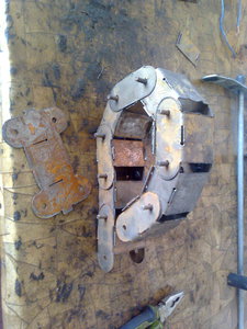 Соединил звенья заклепками для косы от комбайна ..... надо придумать что-то попроще..... (5520 просмотров) <a class='original' href='./download/file.php?id=89460&mode=view' target=_blank>Загрузить оригинал (596.65 КБ)</a>