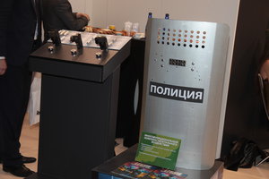 Демократизатор нового типа с обоймой патронов, в окошке такая приспособа, под резиновые пули. (14570 просмотров) <a class='original' href='./download/file.php?id=89566&mode=view' target=_blank>Загрузить оригинал (4.03 МБ)</a>