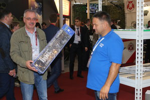 Подарок внуку был с удовольствием принят (5536 просмотров) <a class='original' href='./download/file.php?id=90188&mode=view' target=_blank>Загрузить оригинал (7.73 МБ)</a>