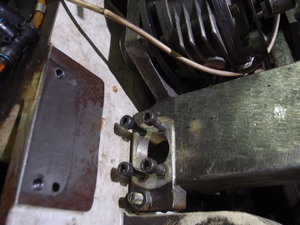 эта часть не дает покоя больше всего , весь сменьщик ( кроме того что захваты имеют вертикальный ход) опускается и поднимается , и висит на швп, тут какой то подвох. стоят 2 индуктивных на железном уголке ( регулировка по пазу ) между ними ходит сменщик . допускаем ? ну и с какой точностью можно выставить концевик по пазу чтоб захват схватил патрон? или вариант это концевики краев или Home от них серва откручивает нужное количество оборотов ? допустимо ?  но почему серва без тормоза , что не даст скатиться всему сменщику вниз по швп ? (5820 просмотров) <a class='original' href='./download/file.php?id=90710&mode=view' target=_blank>Загрузить оригинал (4.21 МБ)</a>