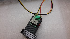 Вот сам радиатор с диодом  и приклеенной к радиатору платой. Кроме конденсатора все остальные детали мне неизвестны (3167 просмотров) <a class='original' href='./download/file.php?id=91319&mode=view' target=_blank>Загрузить оригинал (2.04 МБ)</a>