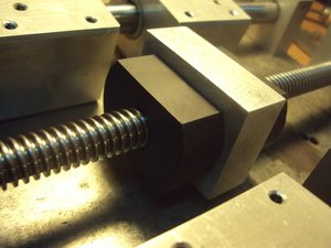 Крупным планом, гайки стянули крепежную плитку. (11813 просмотров) <a class='original' href='./download/file.php?id=9192&mode=view' target=_blank>Загрузить оригинал (60.85 КБ)</a>